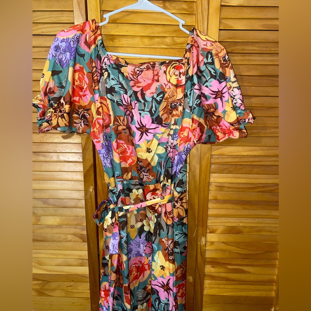 Flower Printed Wrap Dress M NWOT - Picture 2 of 6